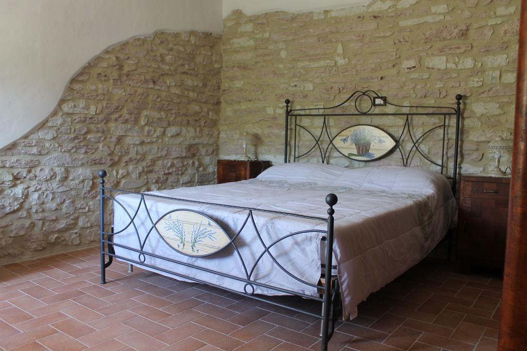 B&B Il Poggetto Serra SantʼAbbondio Chambre photo