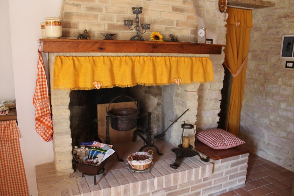 B&B Il Poggetto Serra SantʼAbbondio Extérieur photo